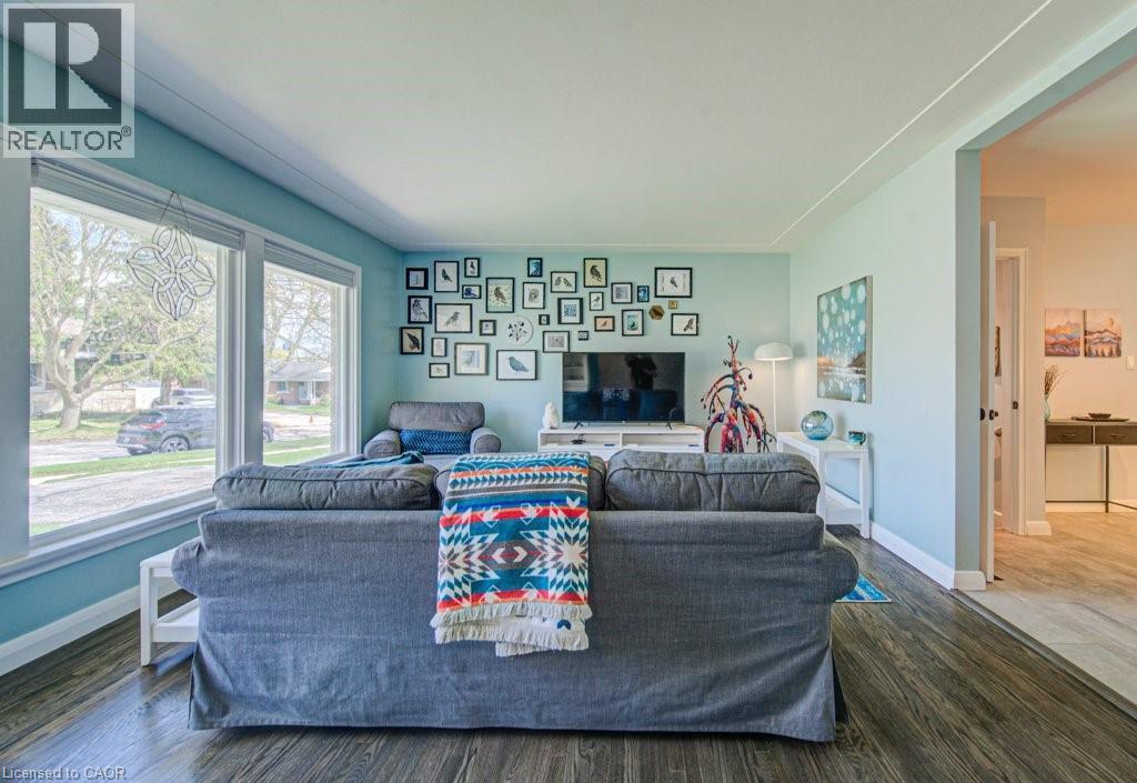 549 Dunbar Road, Kitchener, ON - Indoor Photo Showing Living Room