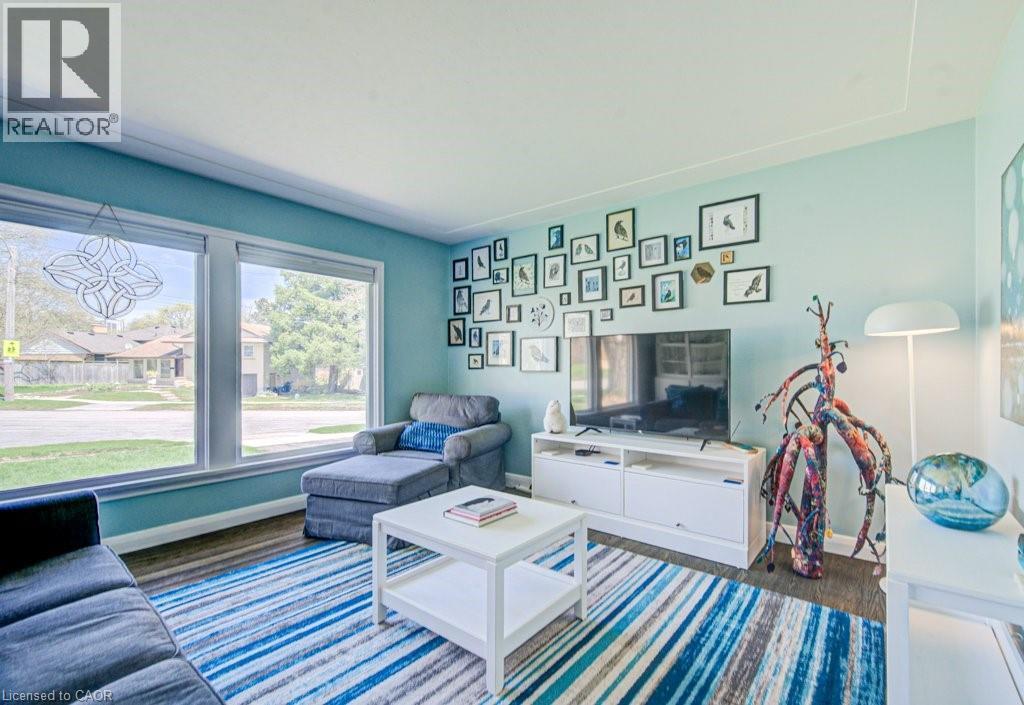 549 Dunbar Road, Kitchener, ON - Indoor Photo Showing Living Room
