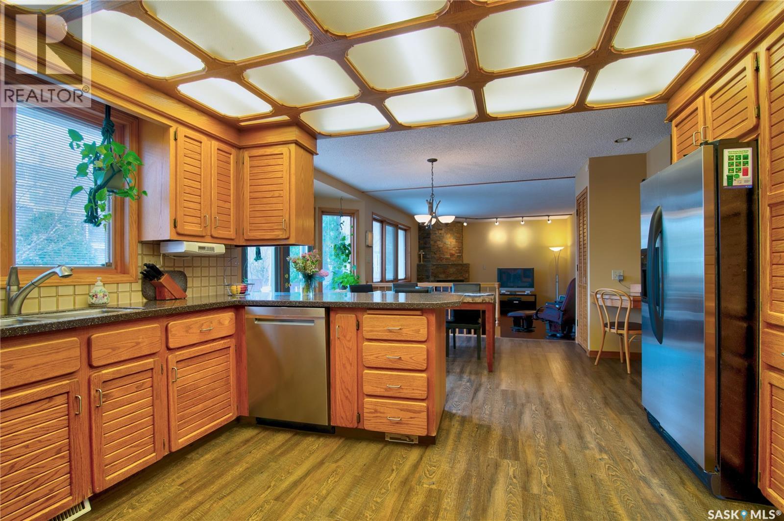 3623 Hanna Bay, Regina, SK - Indoor Photo Showing Kitchen