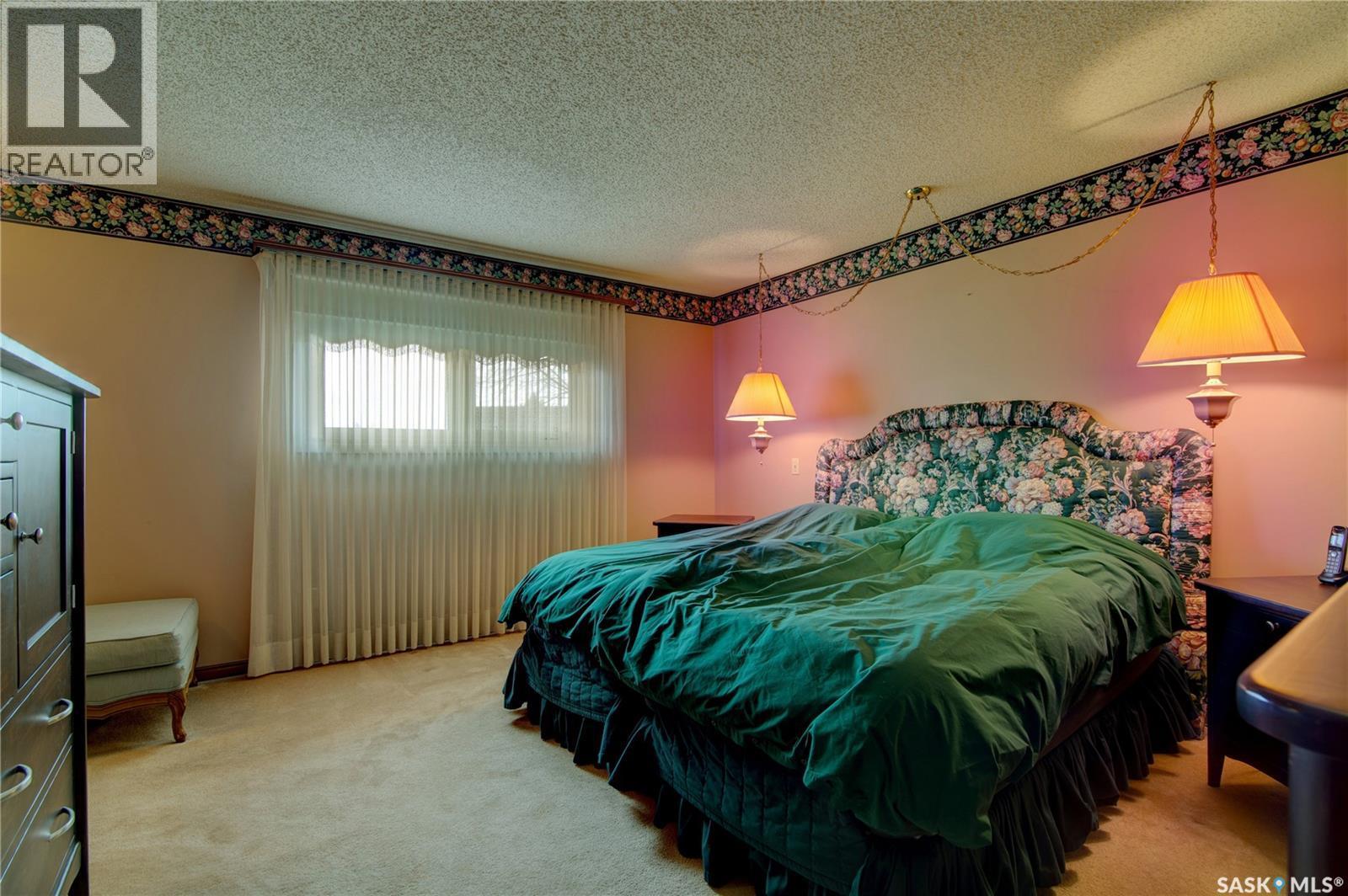 3623 Hanna Bay, Regina, SK - Indoor Photo Showing Bedroom
