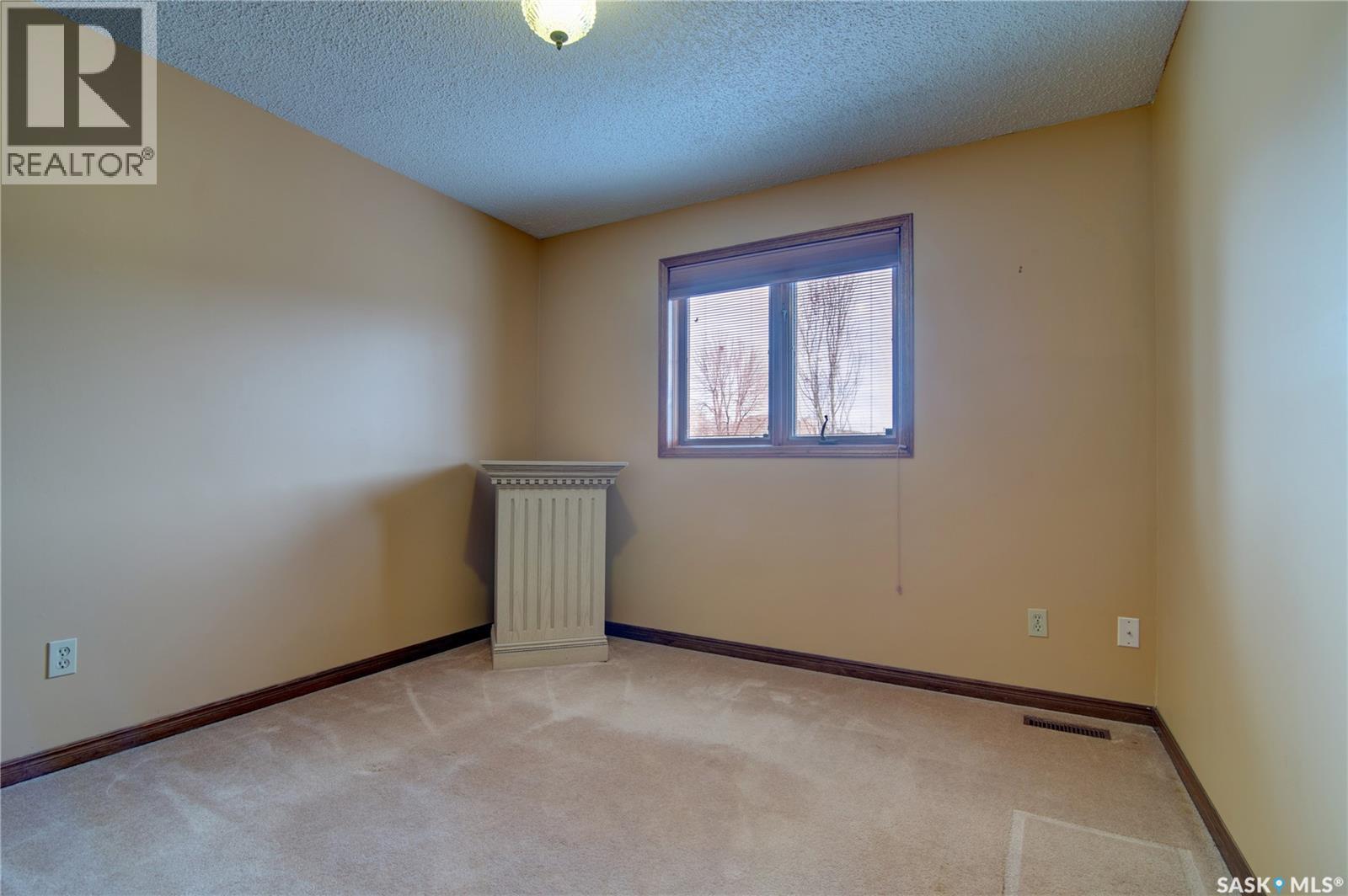 3623 Hanna Bay, Regina, SK - Indoor Photo Showing Other Room