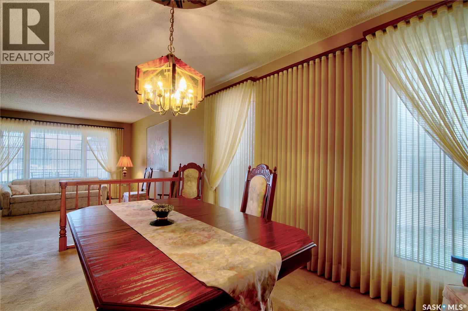 3623 Hanna Bay, Regina, SK - Indoor Photo Showing Dining Room