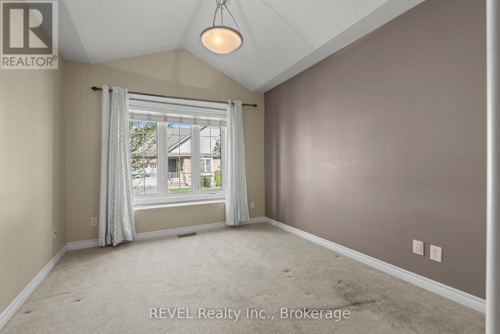 Bedroom/office - 3 - 605 Welland Avenue, St. Catharines (Carlton/Bunting), ON - Indoor Photo Showing Other Room
