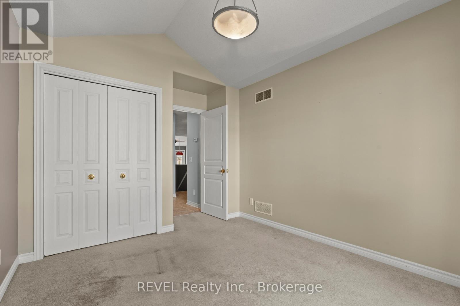 3 - 605 Welland Avenue, St. Catharines (Carlton/Bunting), ON - Indoor