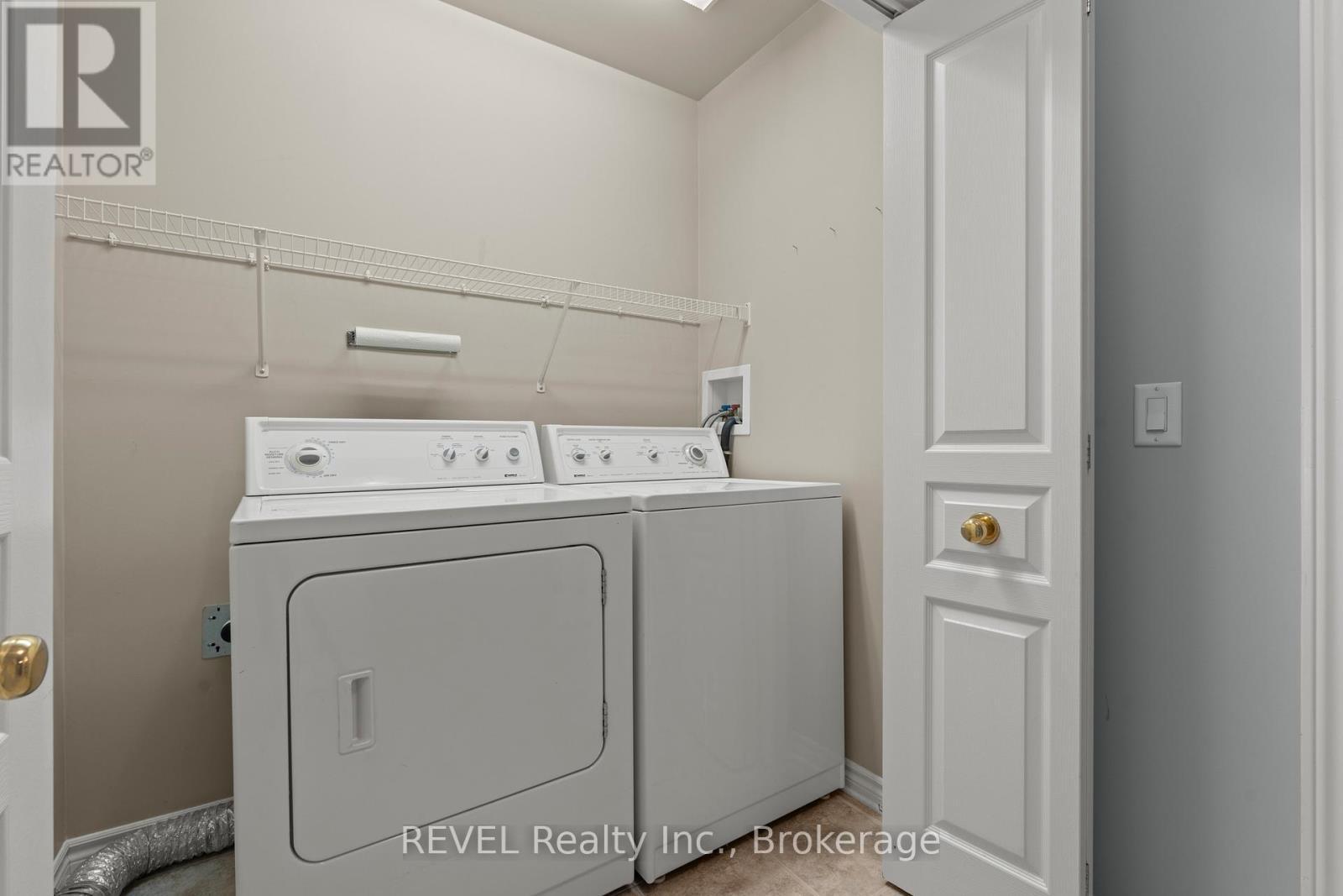 Main floor laundry - 3 - 605 Welland Avenue, St. Catharines (Carlton/Bunting), ON - Indoor Photo Showing Laundry Room