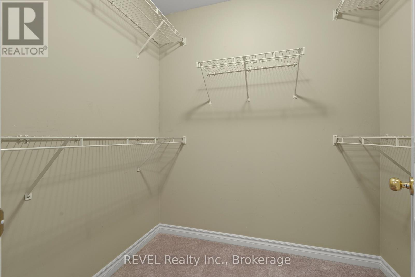 walk in closet - 3 - 605 Welland Avenue, St. Catharines (Carlton/Bunting), ON - Indoor With Storage