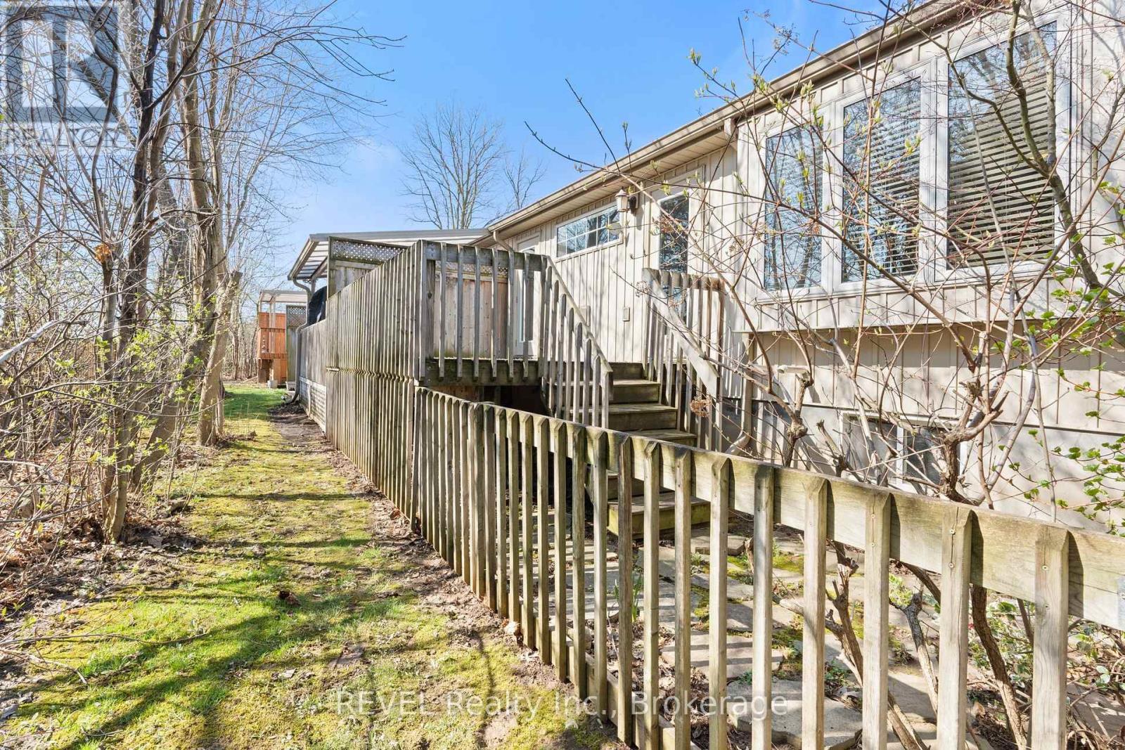 3 - 605 Welland Avenue, St. Catharines (Carlton/Bunting), ON - Outdoor