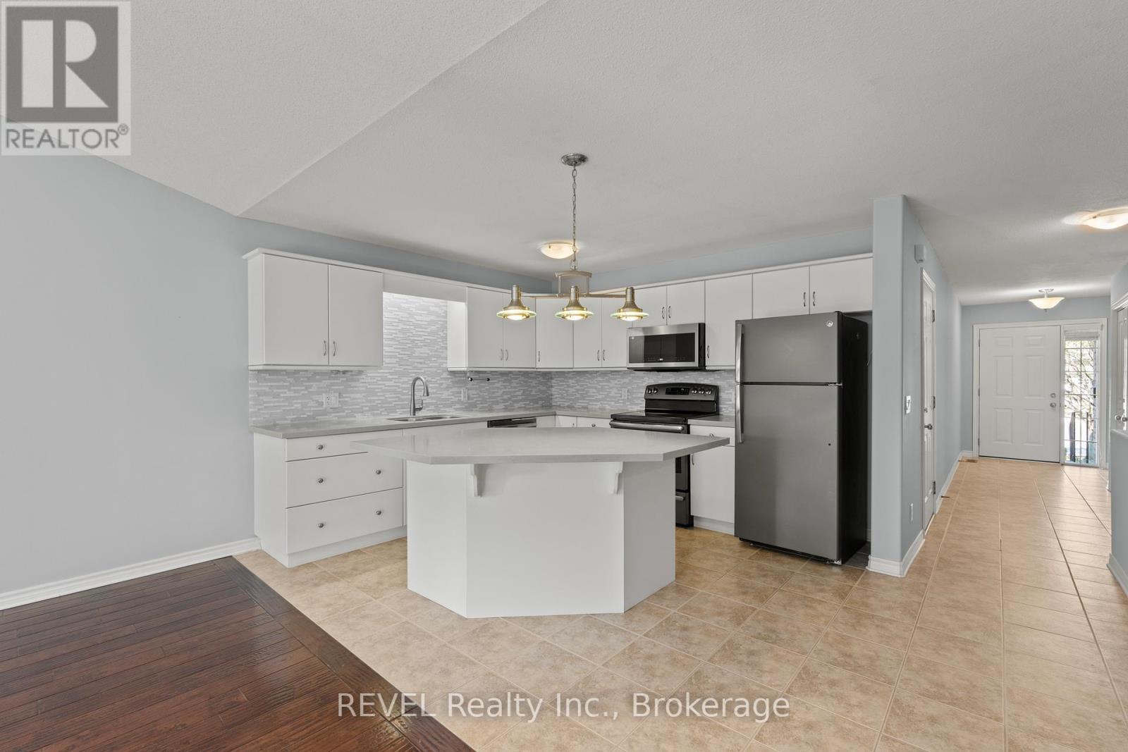 3 - 605 Welland Avenue, St. Catharines (Carlton/Bunting), ON - Indoor Photo Showing Kitchen