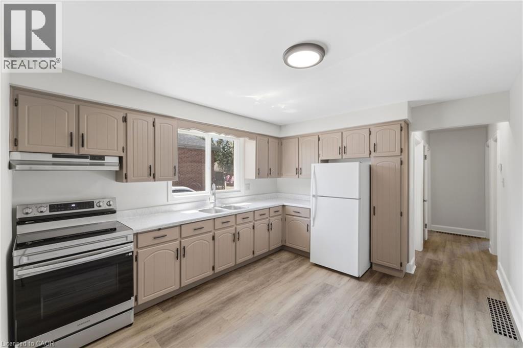 80 Malta Drive, Hamilton, ON - Indoor Photo Showing Kitchen