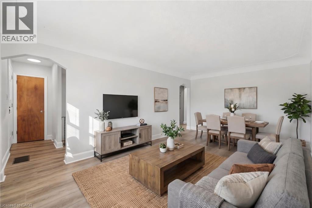 Virtually staged - 80 Malta Drive, Hamilton, ON - Indoor Photo Showing Living Room
