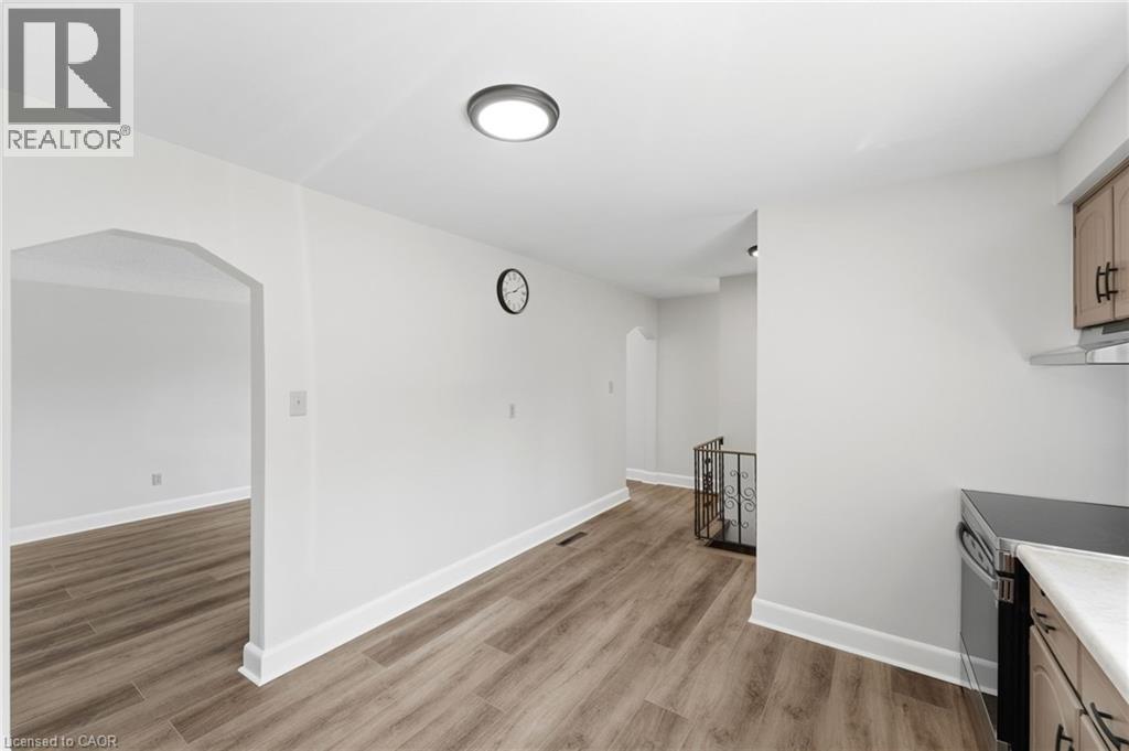 80 Malta Drive, Hamilton, ON - Indoor Photo Showing Kitchen