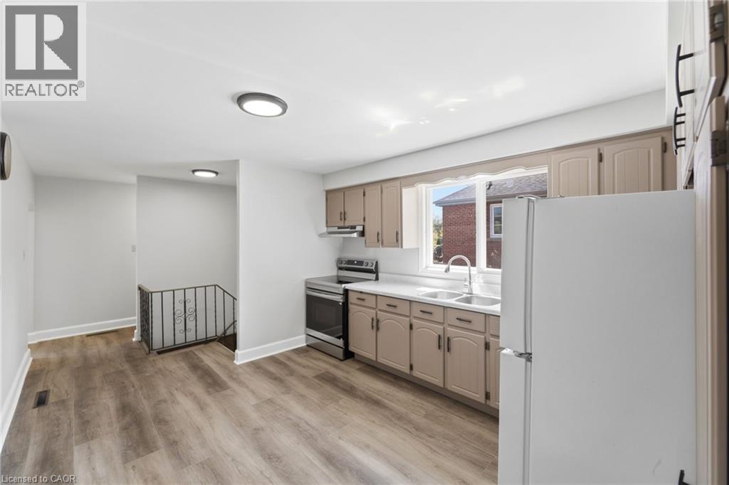 80 Malta Drive, Hamilton, ON - Indoor Photo Showing Kitchen