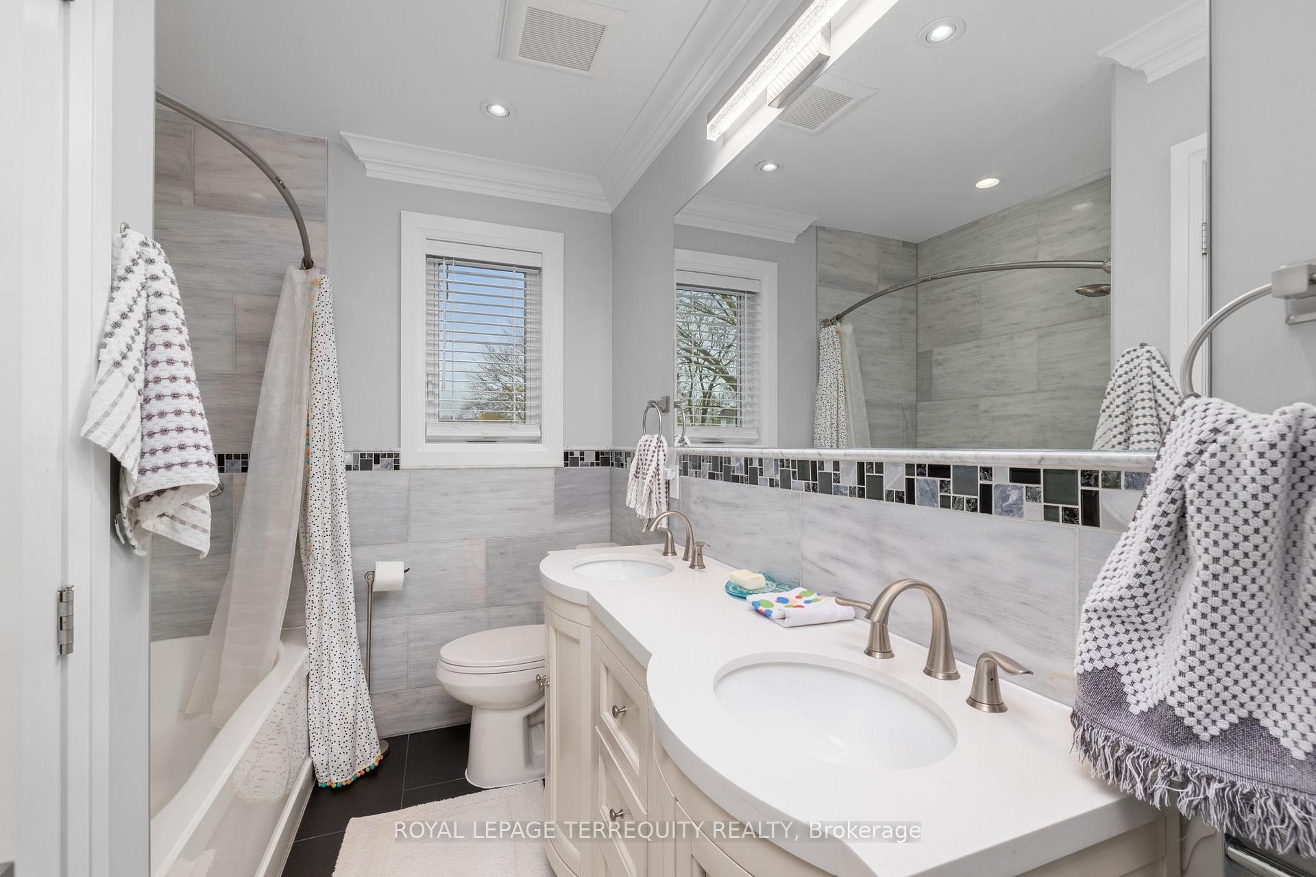 582 Hyacinthe Boulevard, Mississauga, ON - Indoor Photo Showing Bathroom