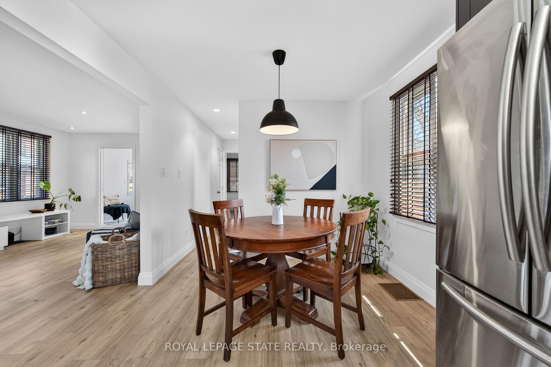 844 Upper Wellington Street, Hamilton, ON - Indoor Photo Showing Dining Room