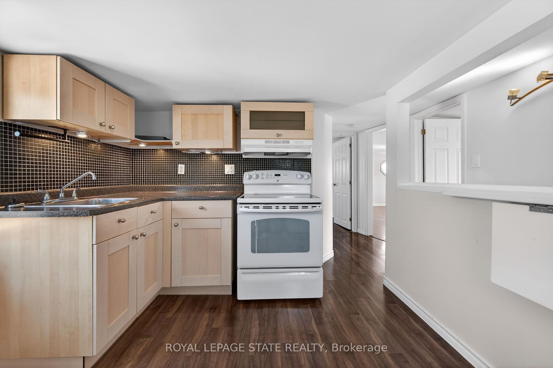 844 Upper Wellington Street, Hamilton, ON - Indoor Photo Showing Kitchen