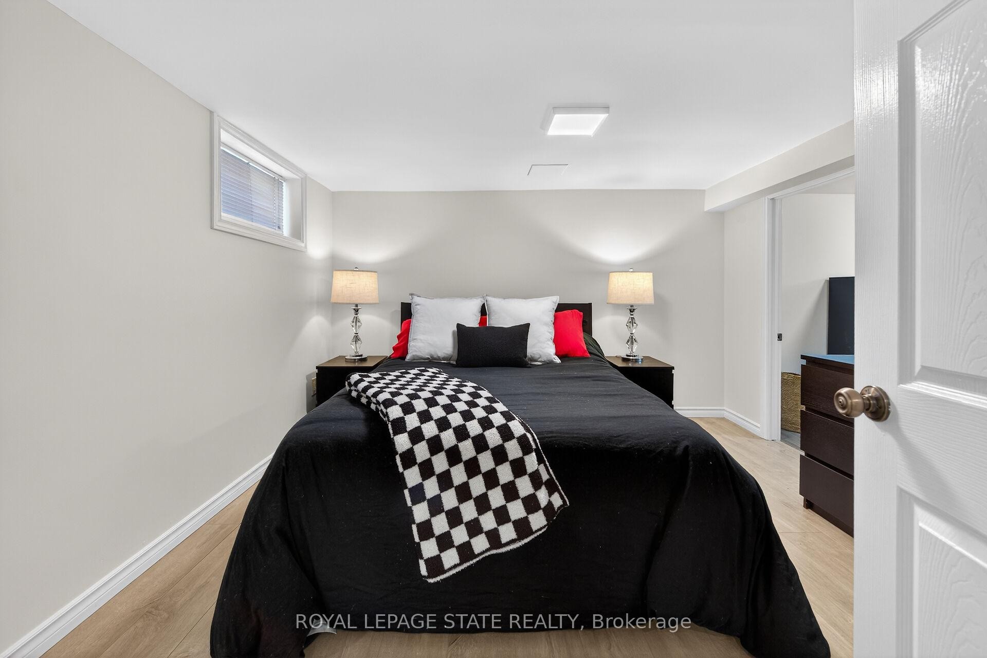 844 Upper Wellington Street, Hamilton, ON - Indoor Photo Showing Bedroom