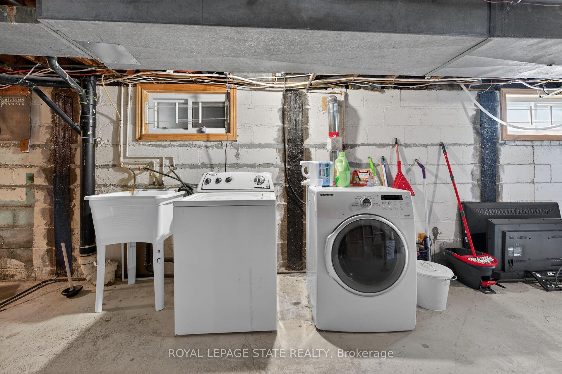 844 Upper Wellington Street, Hamilton, ON - Indoor Photo Showing Laundry Room