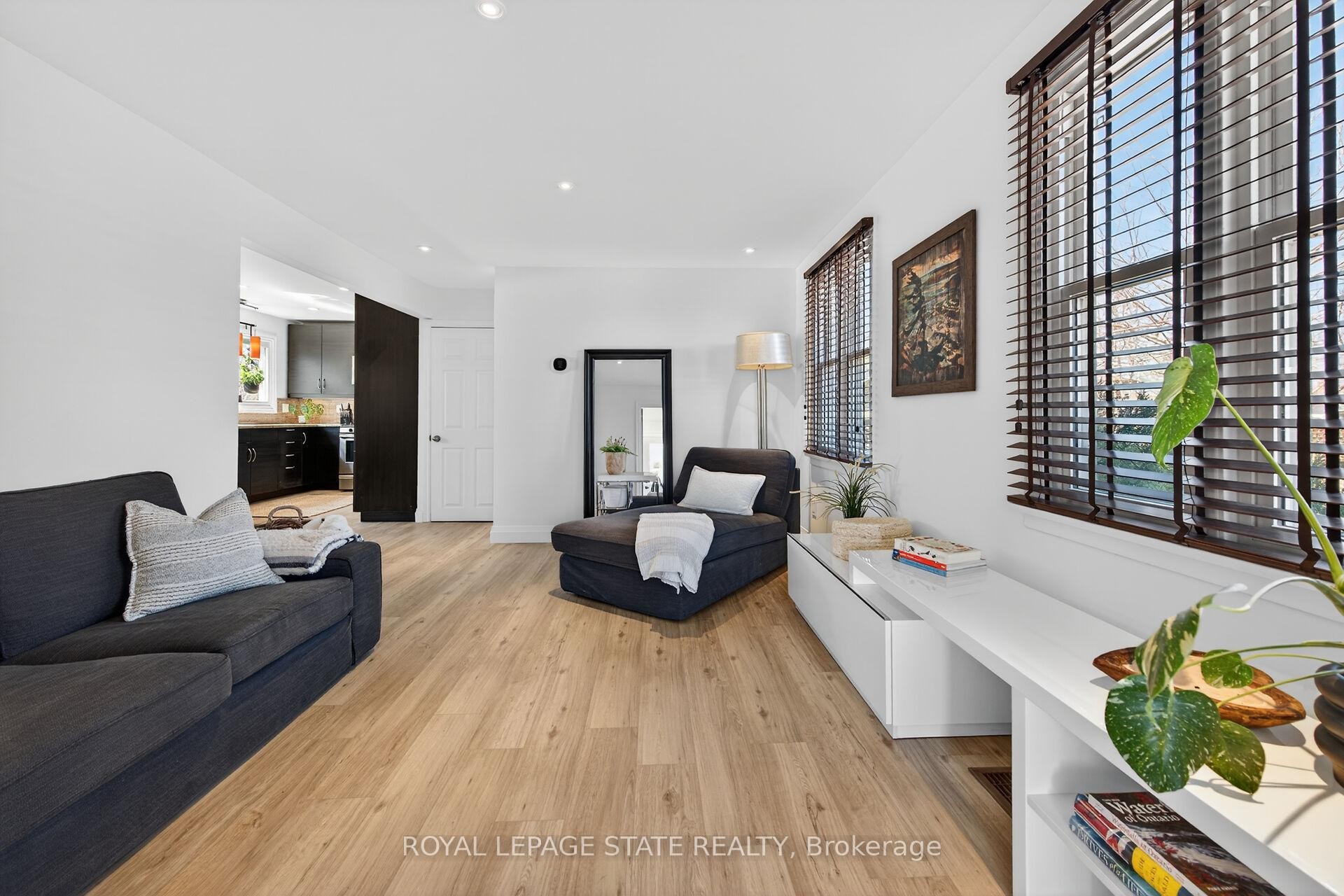 844 Upper Wellington Street, Hamilton, ON - Indoor Photo Showing Living Room