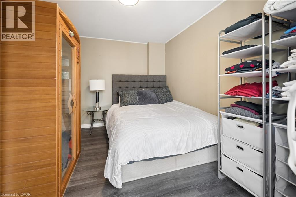 100 Memorial Crescent, Guelph, ON - Indoor Photo Showing Bedroom