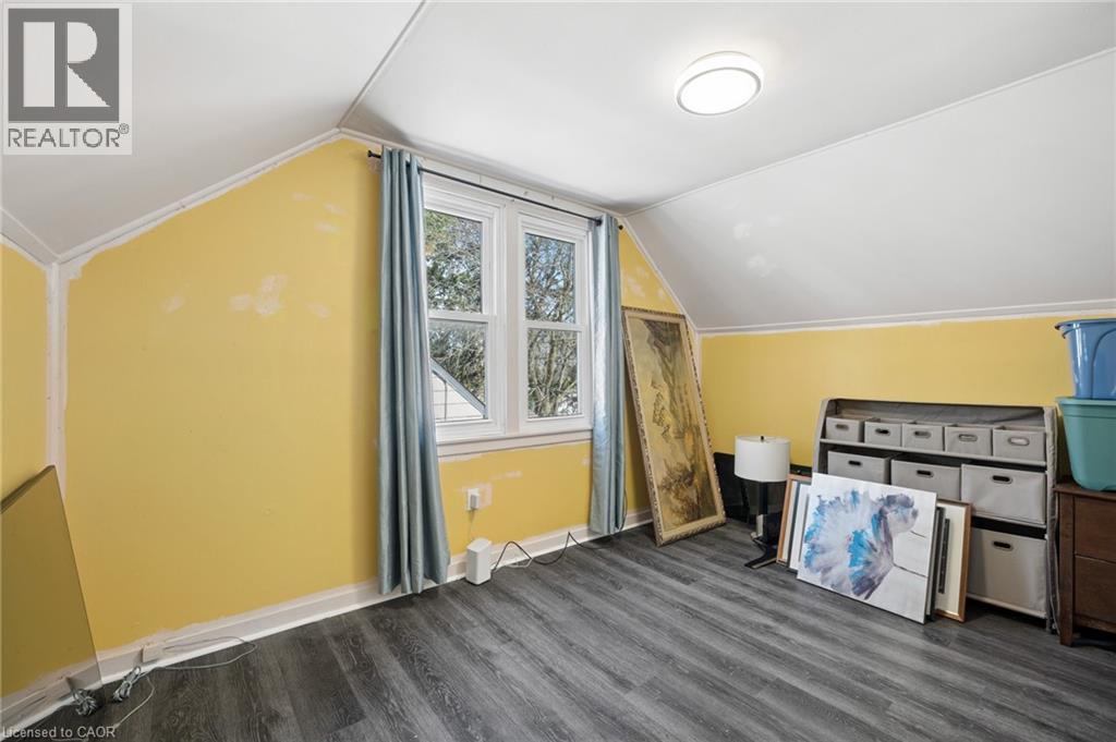 100 Memorial Crescent, Guelph, ON - Indoor