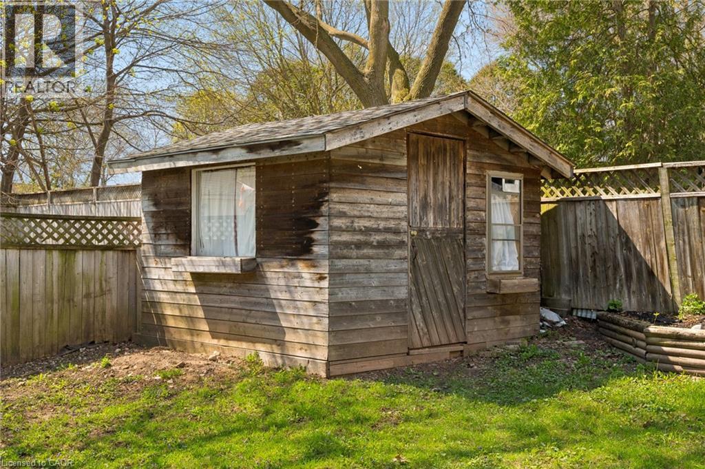 100 Memorial Crescent, Guelph, ON - Outdoor