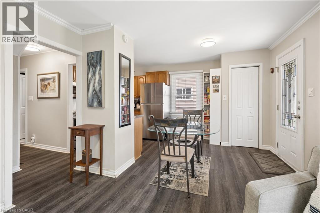 100 Memorial Crescent, Guelph, ON - Indoor