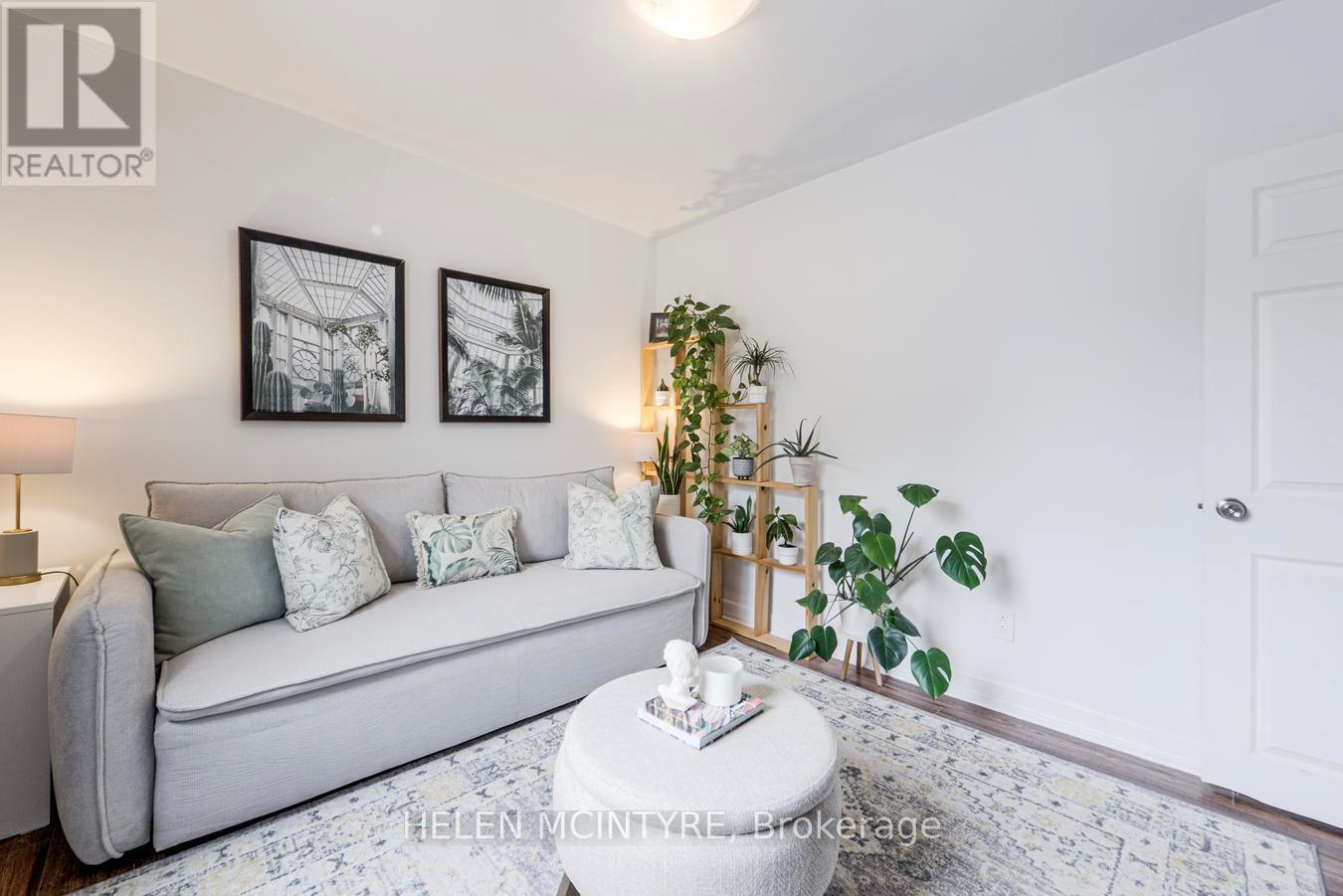 2 Birch Tree Crescent, Toronto, ON - Indoor Photo Showing Living Room