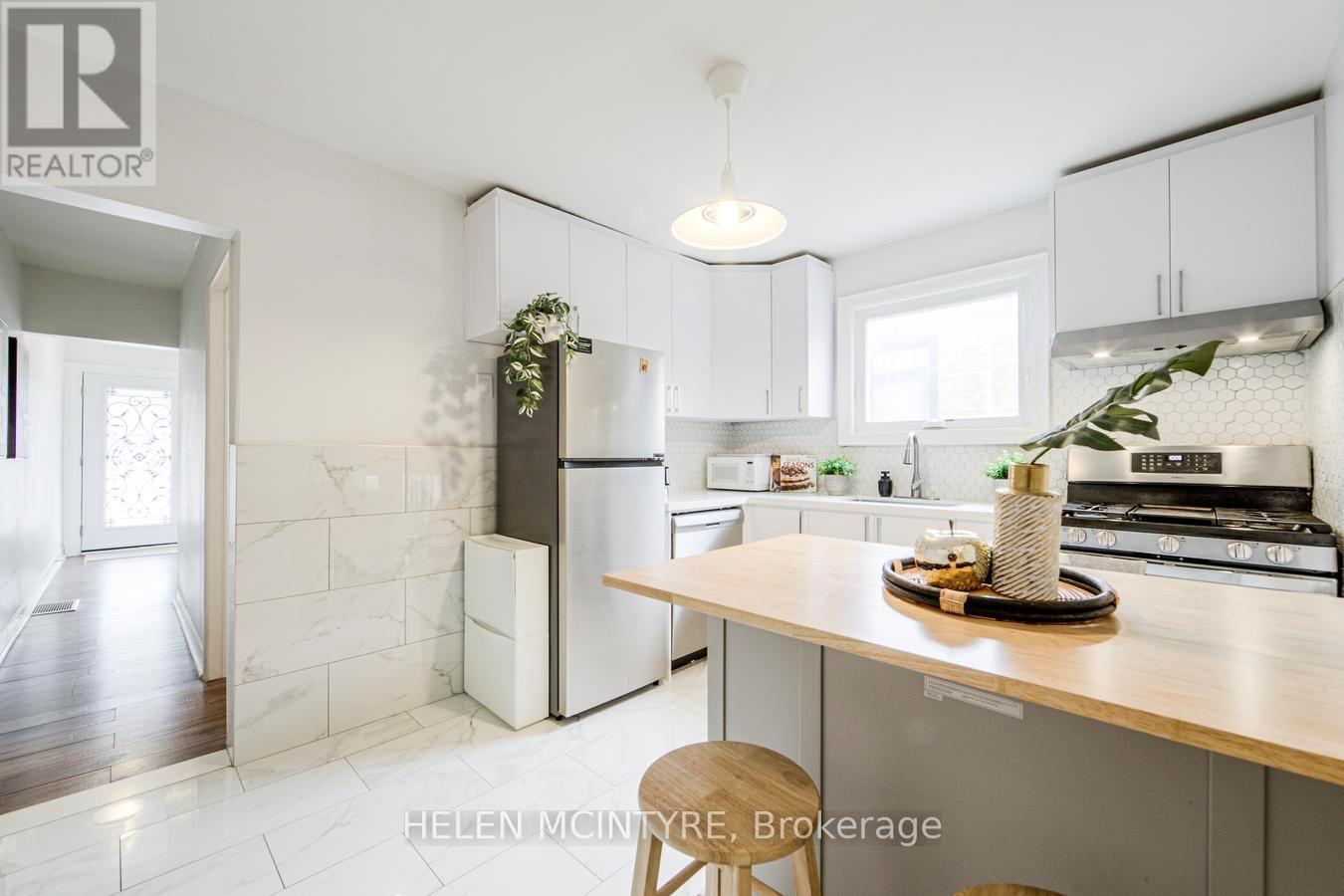 2 Birch Tree Crescent, Toronto, ON - Indoor Photo Showing Kitchen