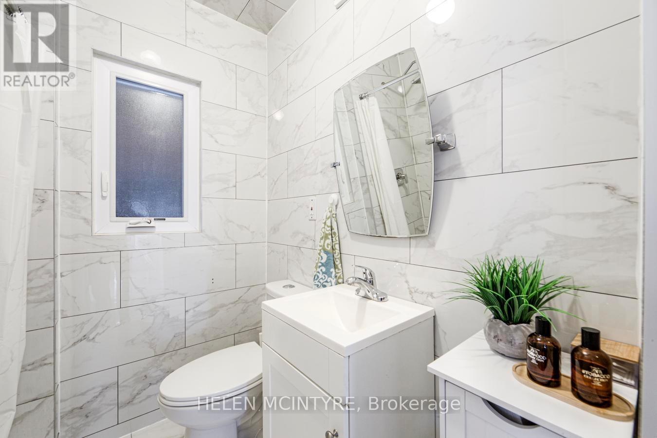 2 Birch Tree Crescent, Toronto, ON - Indoor Photo Showing Bathroom