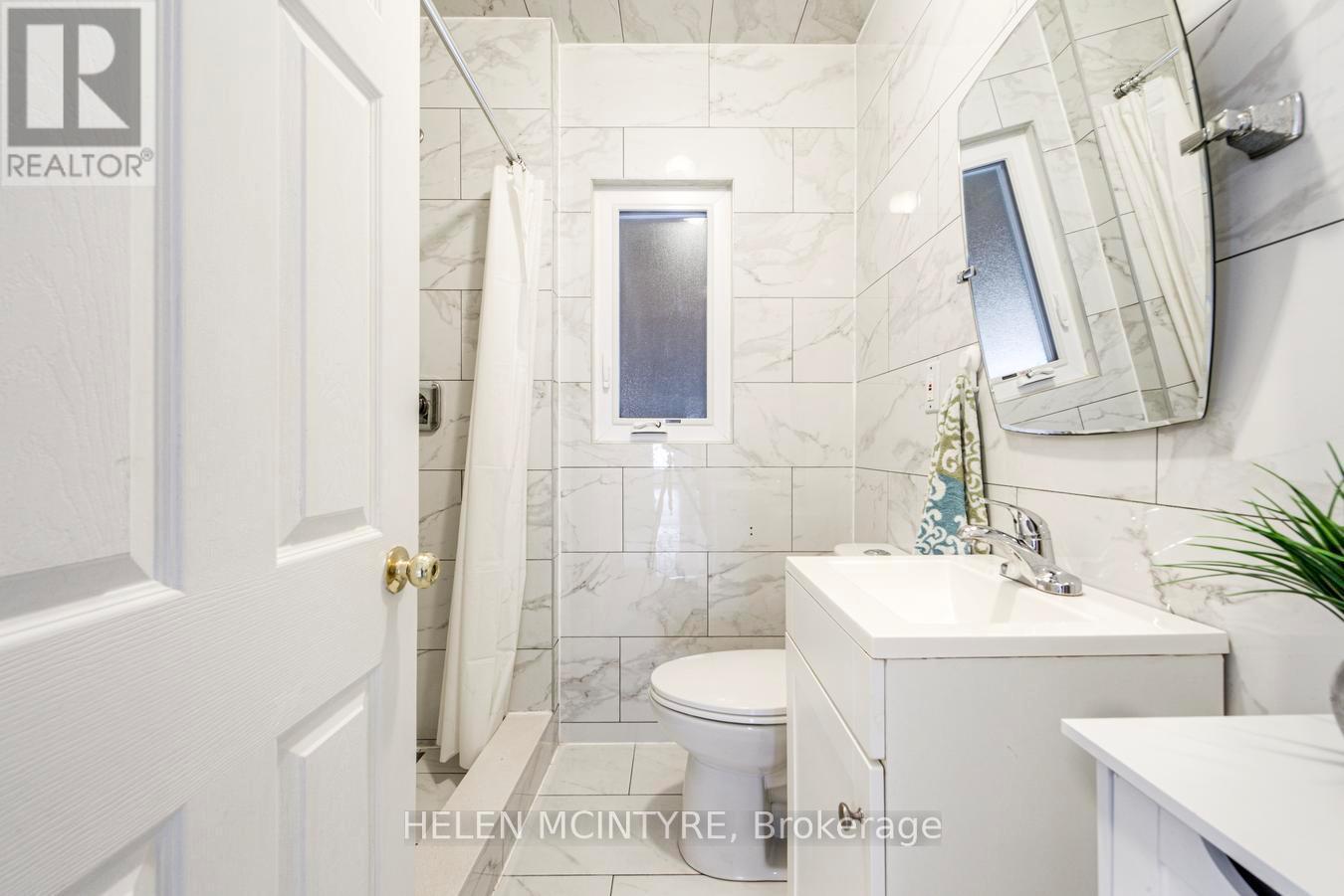 2 Birch Tree Crescent, Toronto, ON - Indoor Photo Showing Bathroom