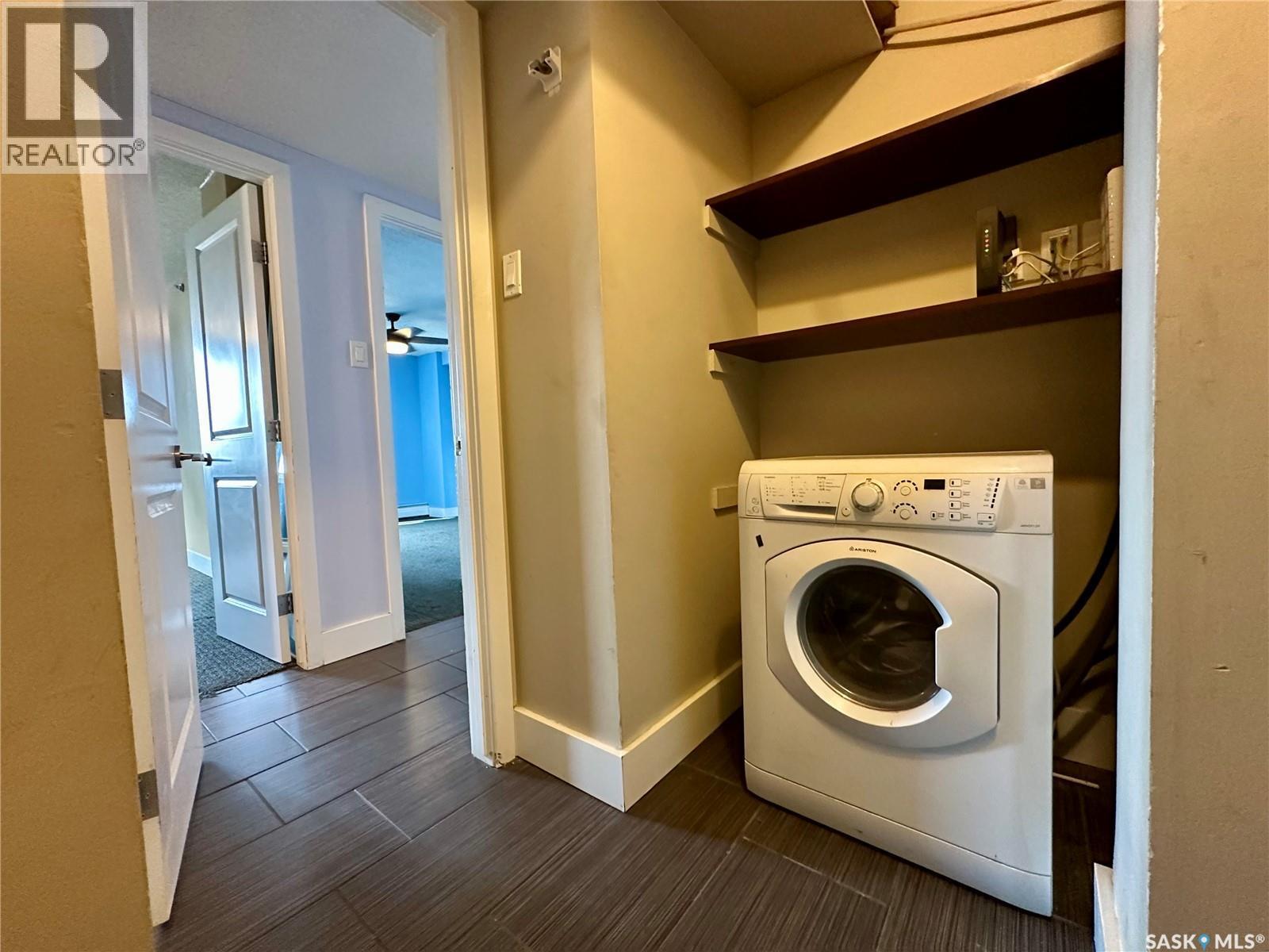902 320 5Th Avenue N, Saskatoon, SK - Indoor Photo Showing Laundry Room