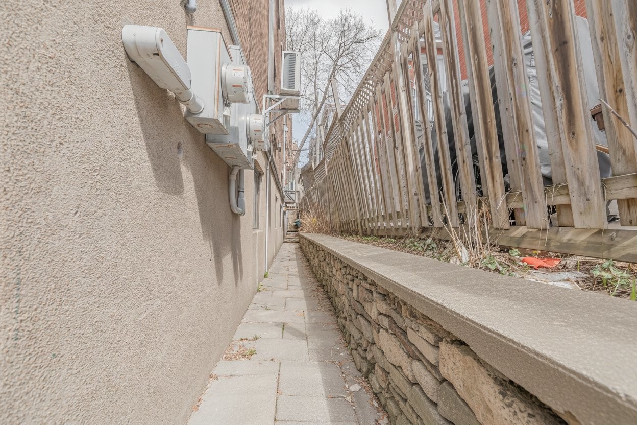 Entry - 4827A Av. Victoria, Montréal (Côte-Des-Neiges/Notre-Dame-De-Grâce), QC - Photo Showing Other Room