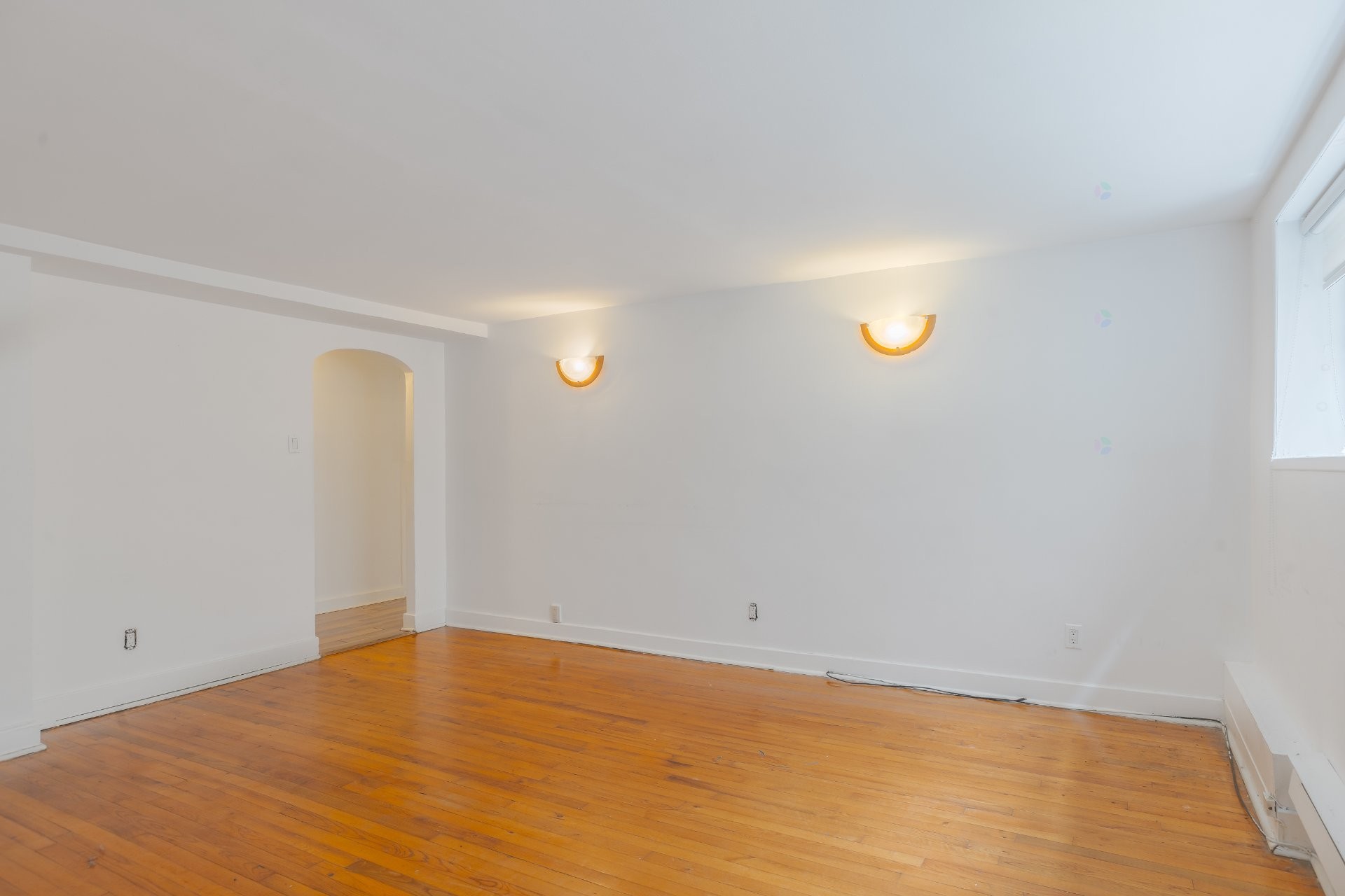 Living Room - 4827A Av. Victoria, Montréal (Côte-Des-Neiges/Notre-Dame-De-Grâce), QC - Indoor Photo Showing Other Room