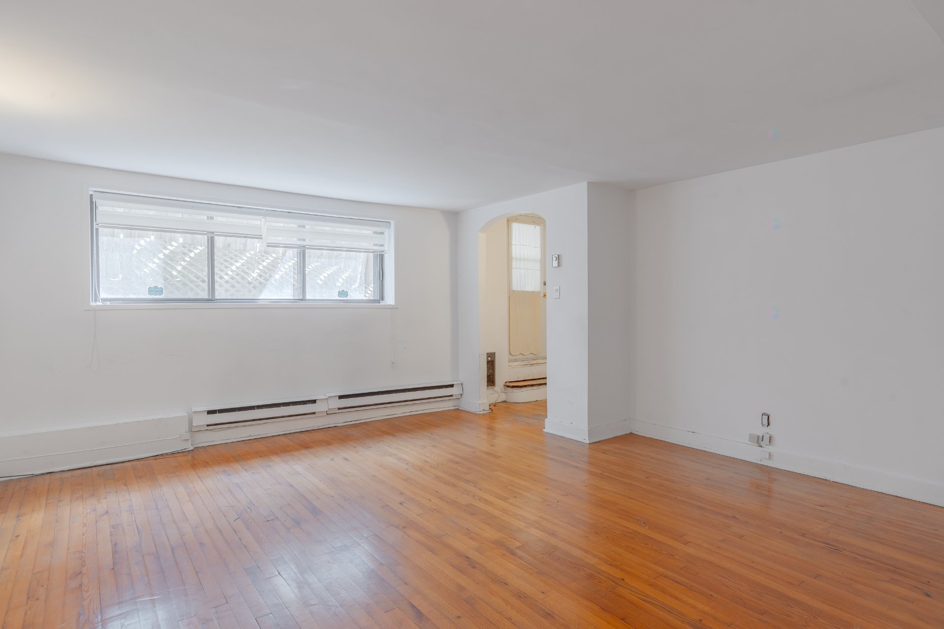 Living Room - 4827A Av. Victoria, Montréal (Côte-Des-Neiges/Notre-Dame-De-Grâce), QC - Indoor Photo Showing Other Room