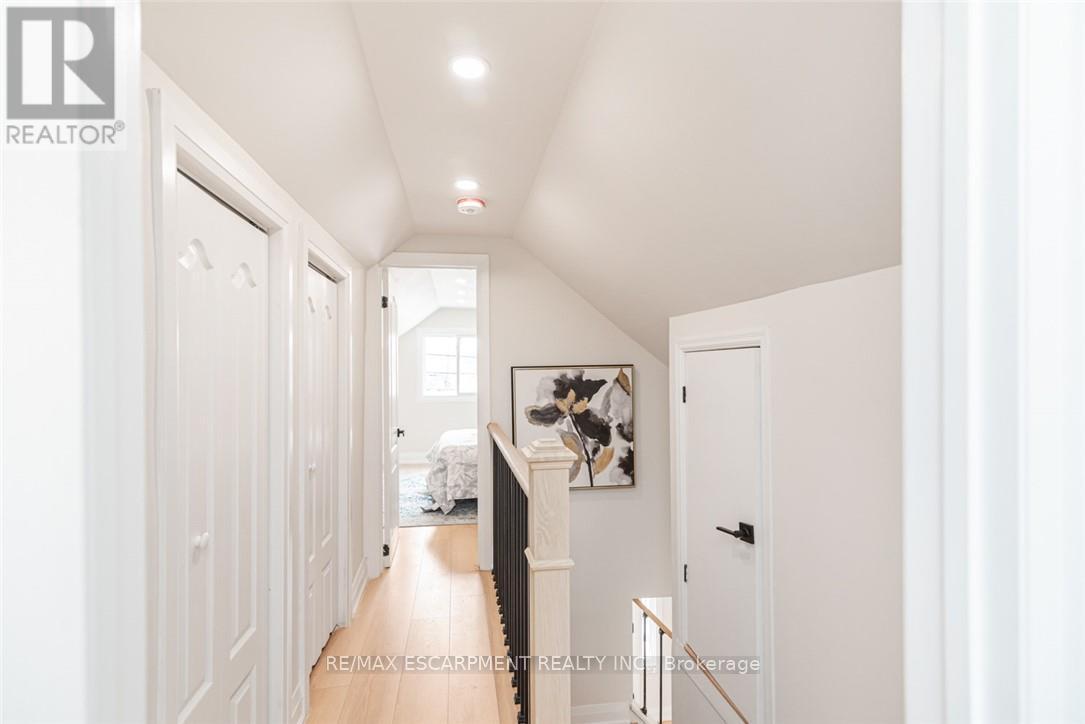 297 Britannia Avenue, Hamilton, ON - Indoor Photo Showing Other Room