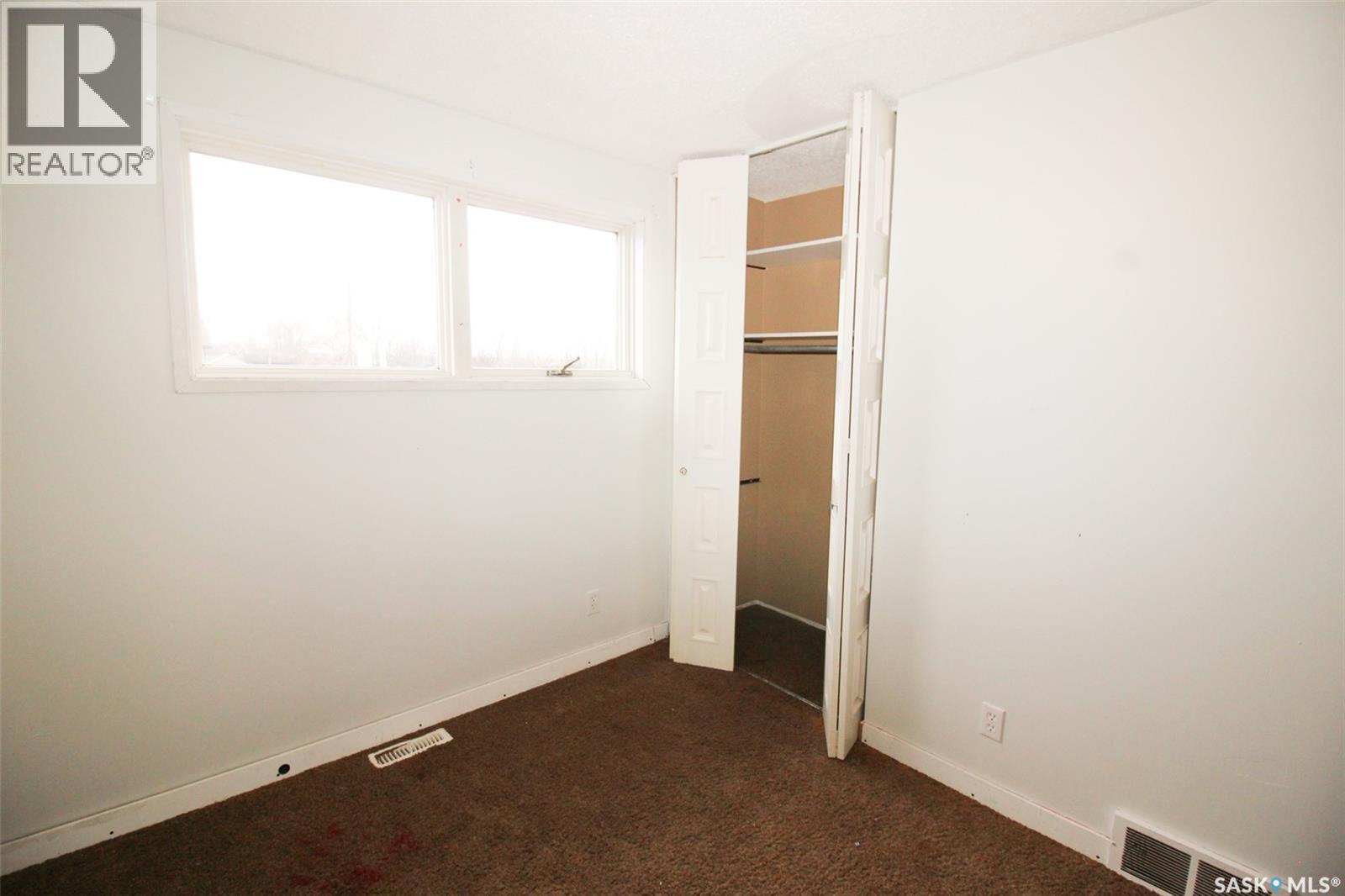 504 3Rd Avenue E, Frontier, SK - Indoor Photo Showing Other Room