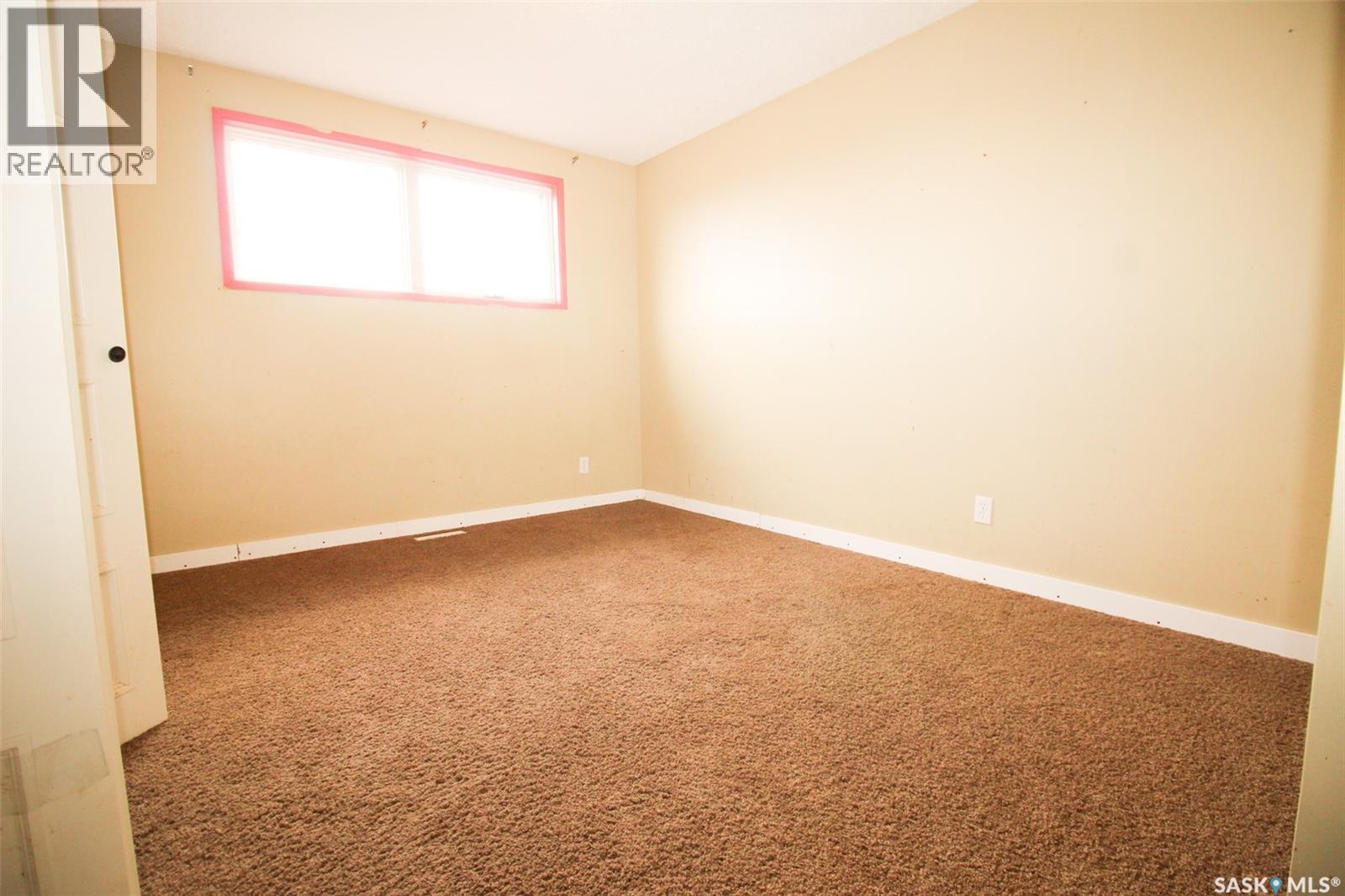504 3Rd Avenue E, Frontier, SK - Indoor Photo Showing Other Room