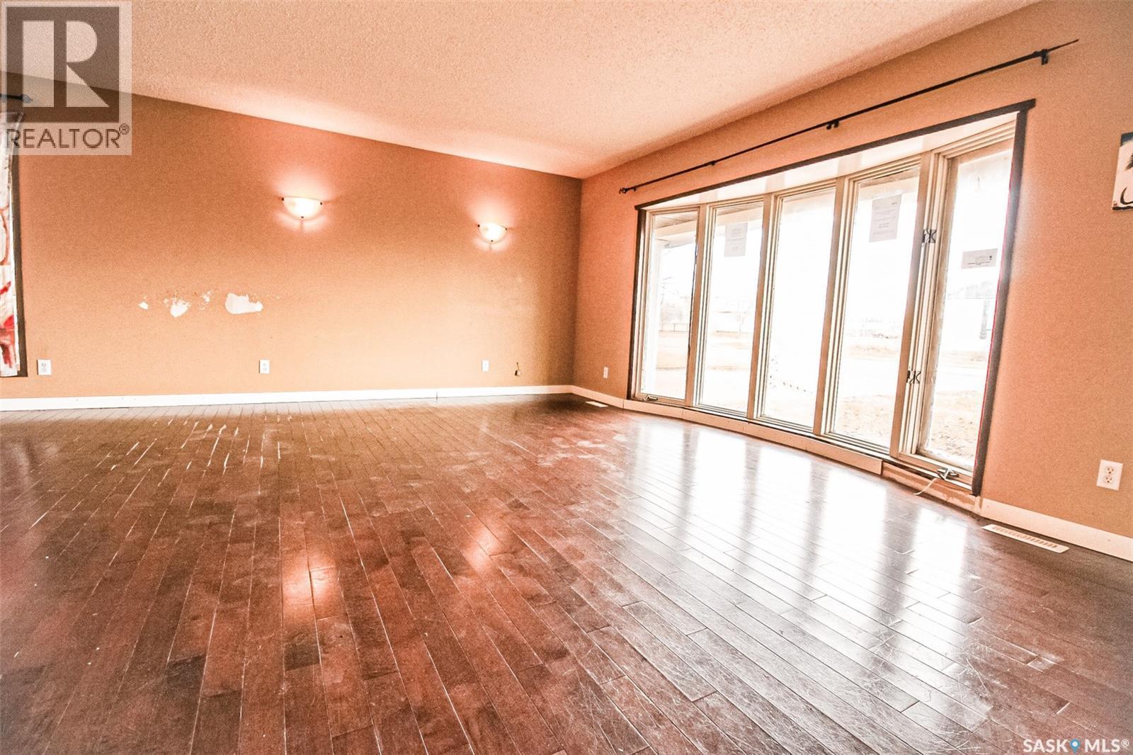 504 3Rd Avenue E, Frontier, SK - Indoor Photo Showing Other Room