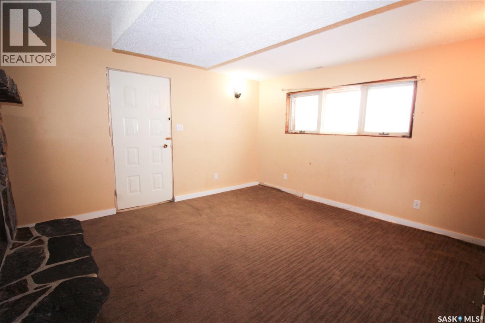 504 3Rd Avenue E, Frontier, SK - Indoor Photo Showing Other Room