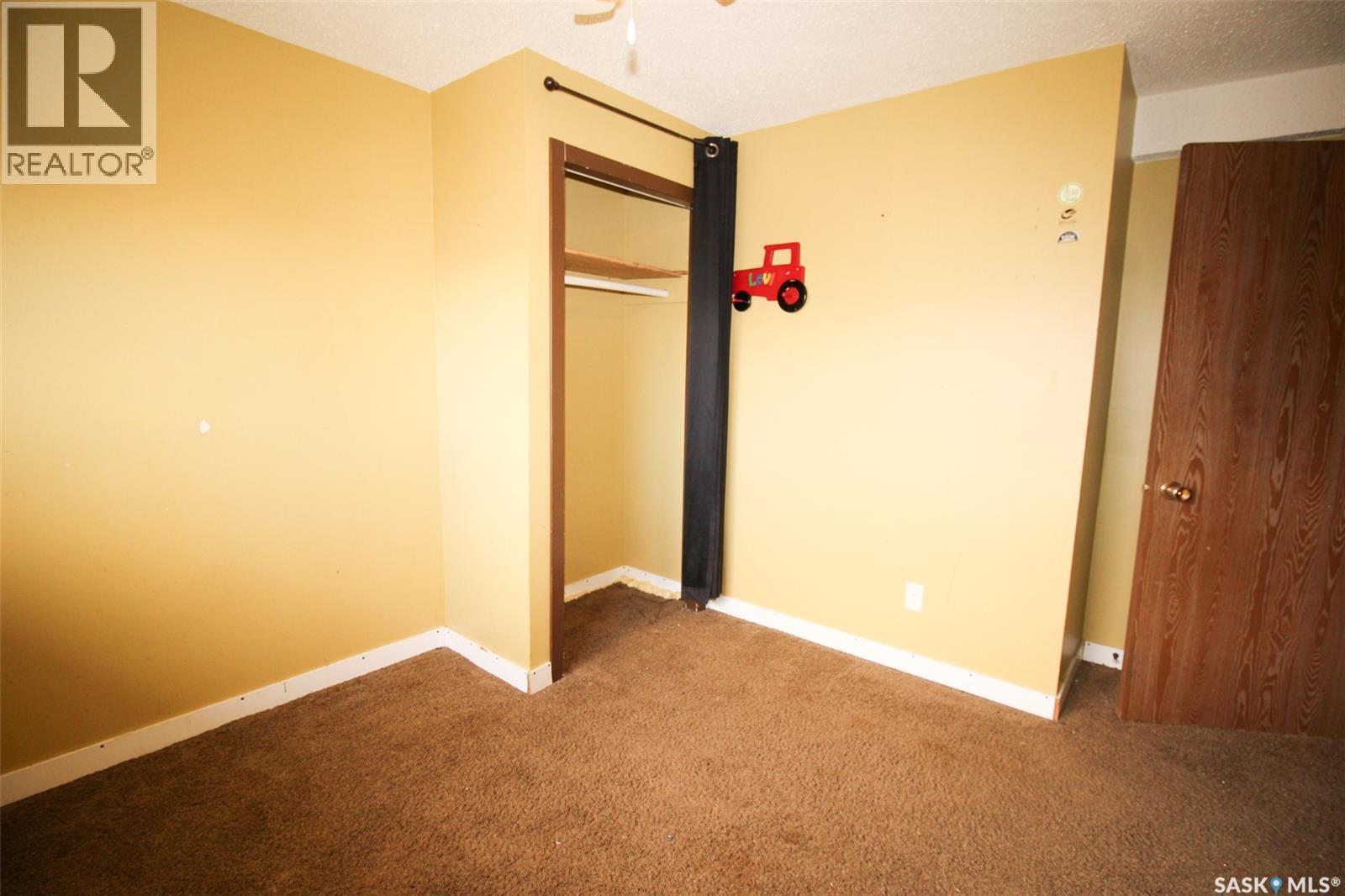 504 3Rd Avenue E, Frontier, SK - Indoor Photo Showing Other Room