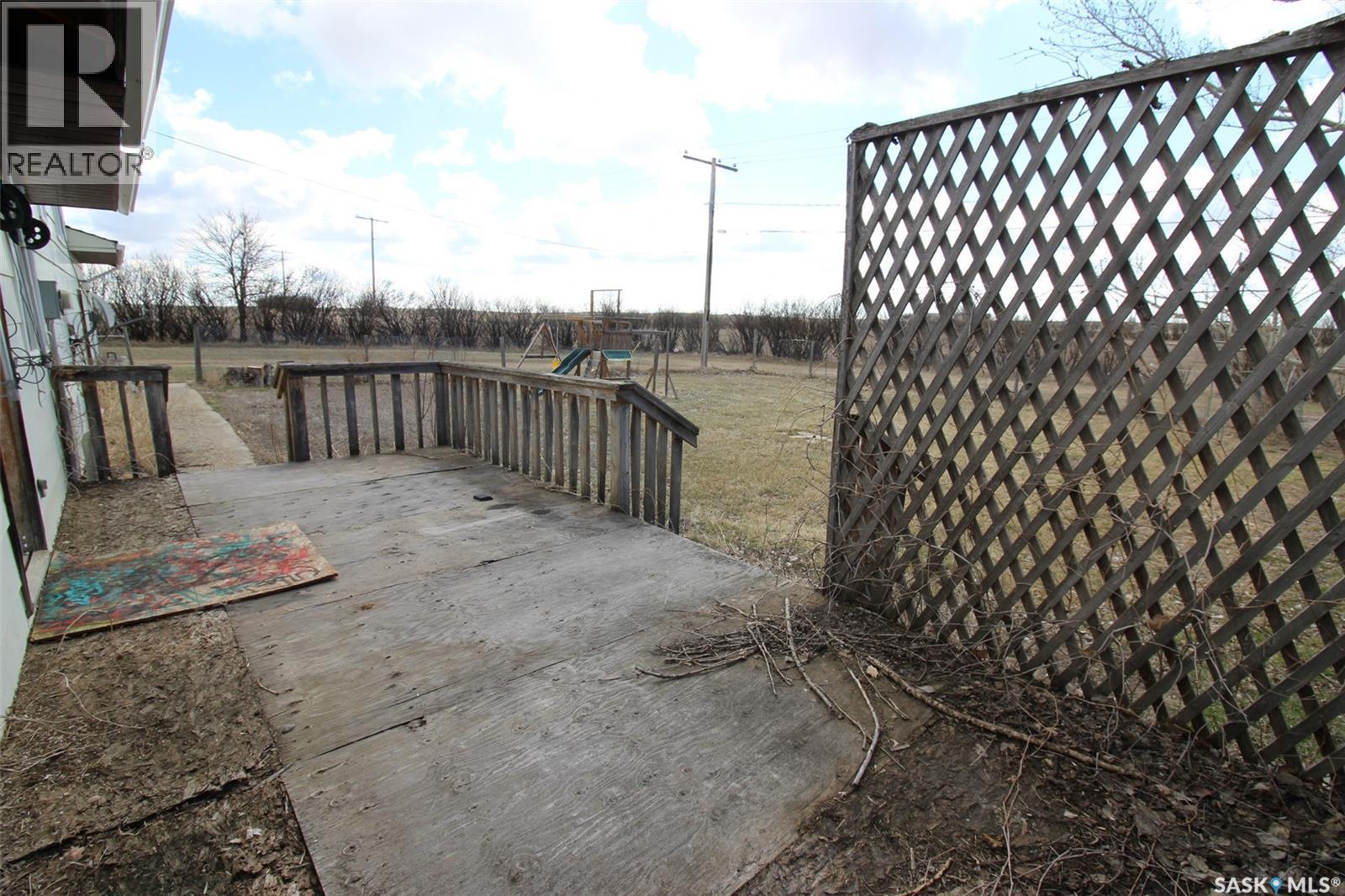 504 3Rd Avenue E, Frontier, SK - Outdoor