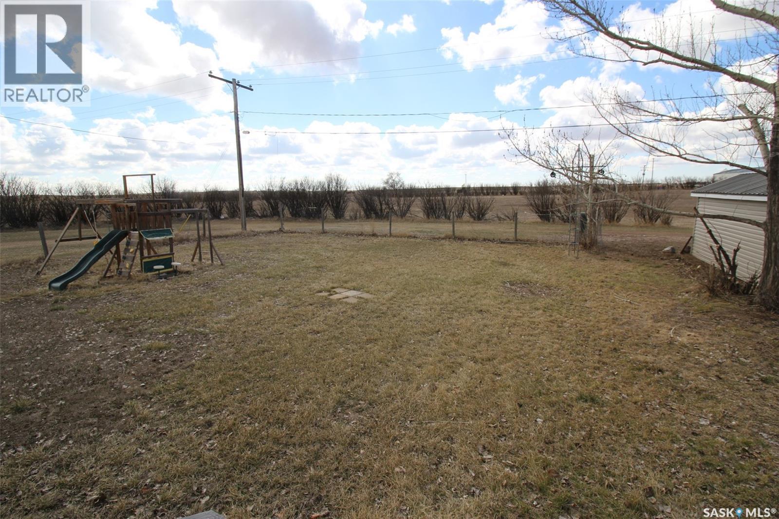 504 3Rd Avenue E, Frontier, SK - Outdoor