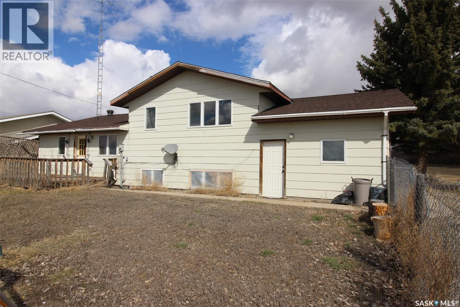 504 3Rd Avenue E, Frontier, SK - Outdoor