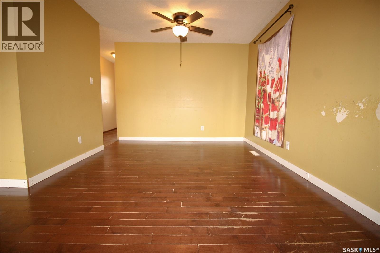 504 3Rd Avenue E, Frontier, SK - Indoor Photo Showing Other Room