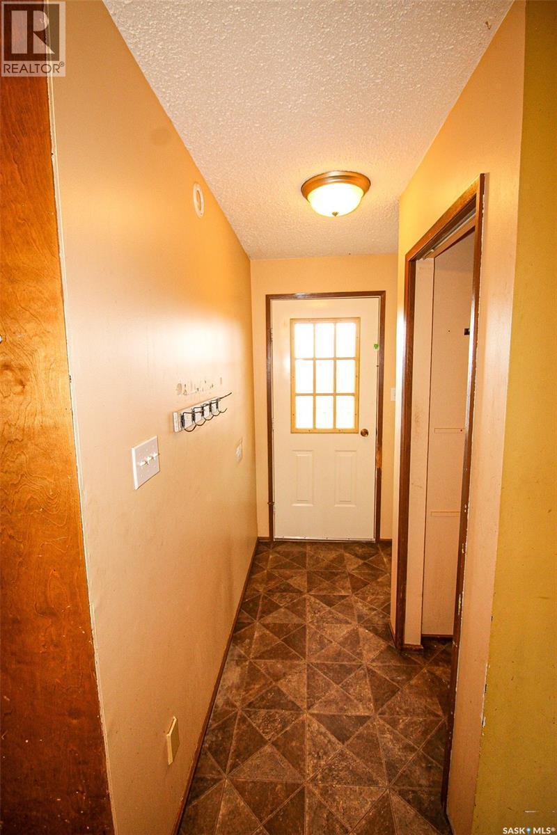 504 3Rd Avenue E, Frontier, SK - Indoor Photo Showing Other Room