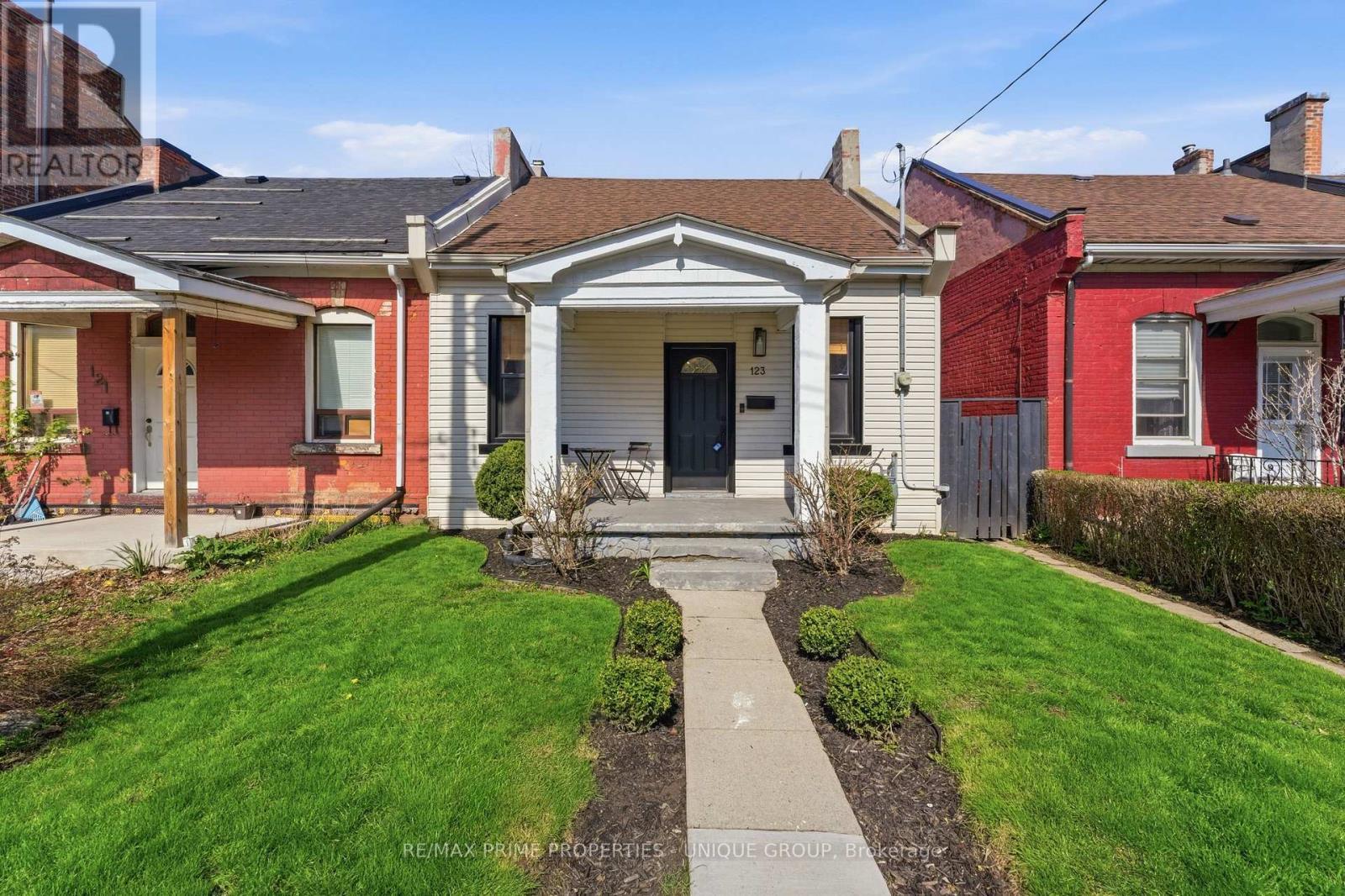 123 East Avenue N, Hamilton, ON - Outdoor With Facade