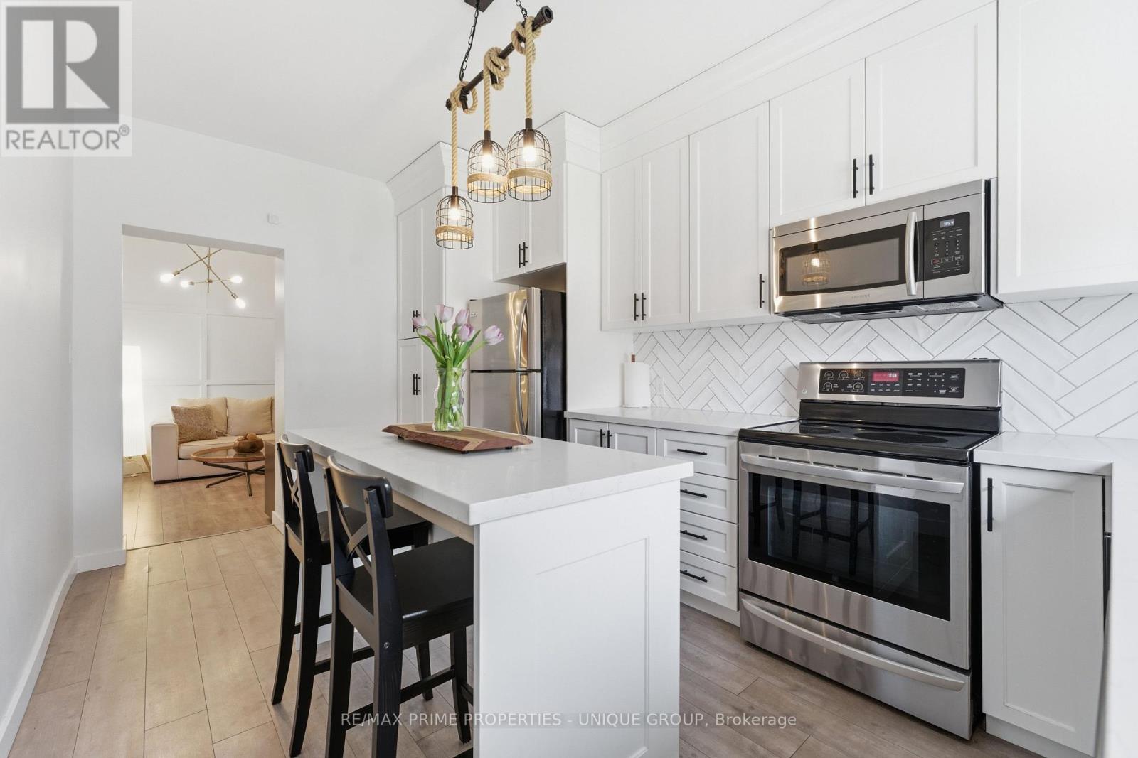 123 East Avenue N, Hamilton, ON - Indoor Photo Showing Kitchen