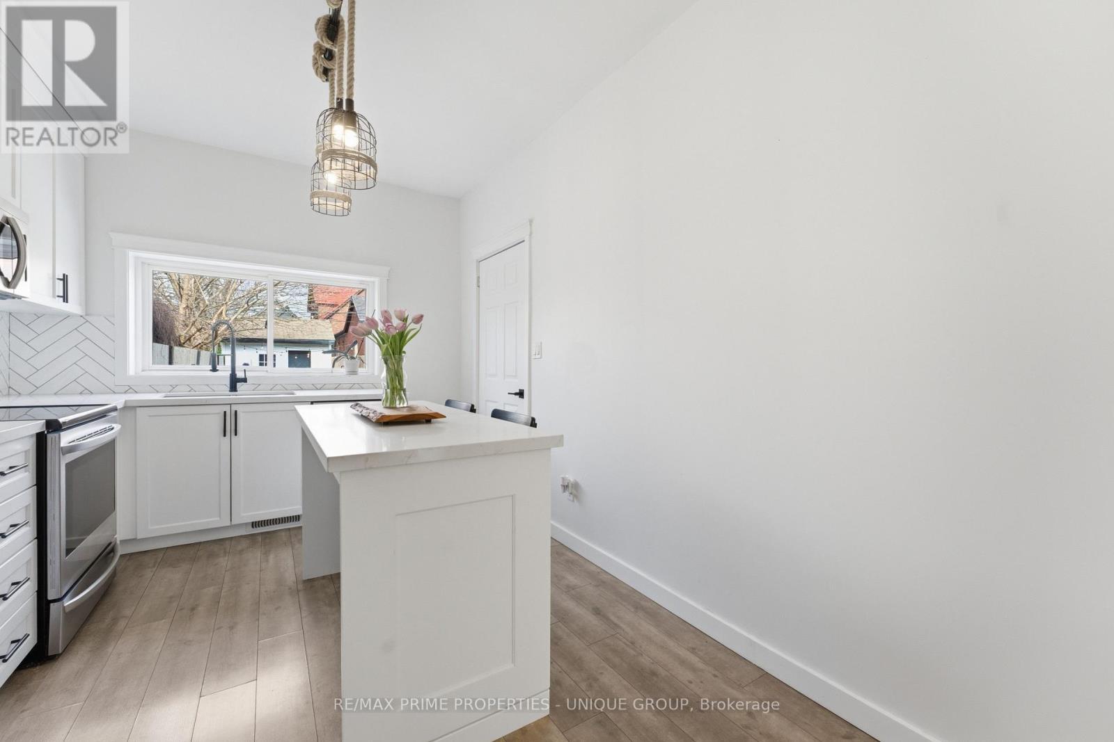 123 East Avenue N, Hamilton, ON - Indoor Photo Showing Kitchen