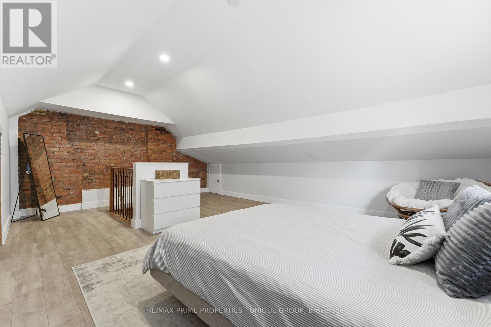 123 East Avenue N, Hamilton, ON - Indoor Photo Showing Bedroom