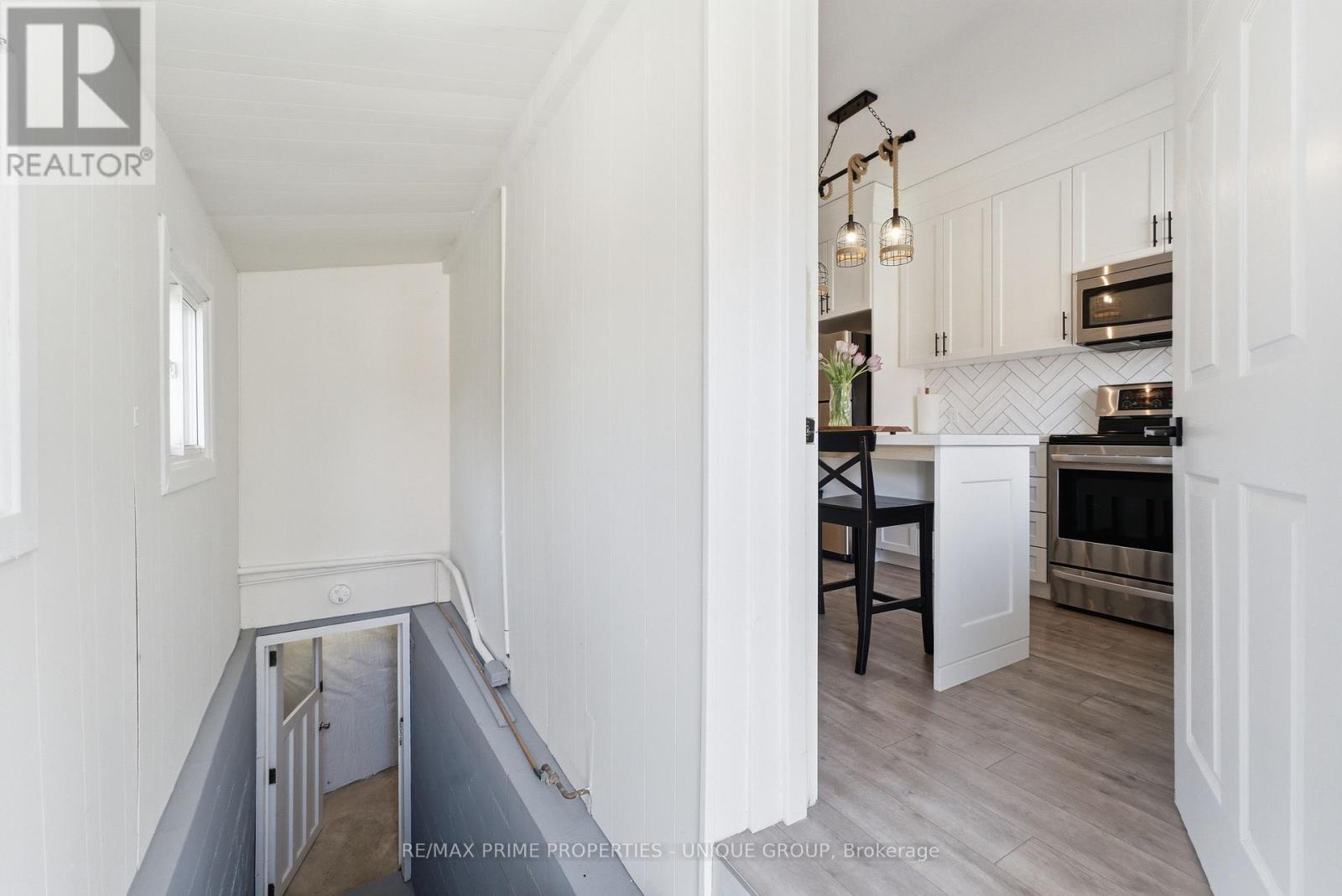 123 East Avenue N, Hamilton, ON - Indoor Photo Showing Kitchen